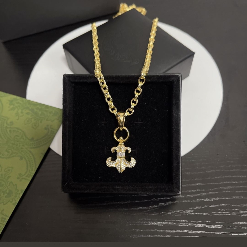 Ch**me He**ts necklaces